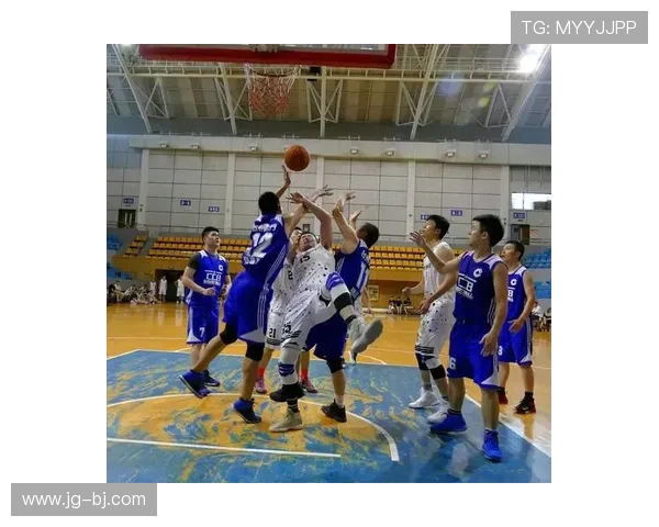 杭州篮球队在城市联赛中以51分稳居积分榜首位展现强劲实力