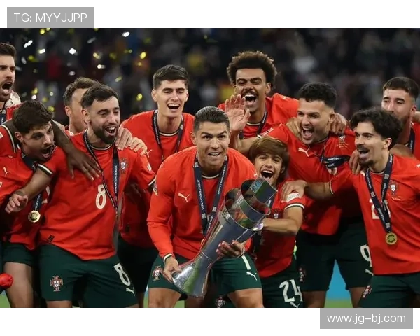 全球顶尖足球明星的品质与成就解析与比较