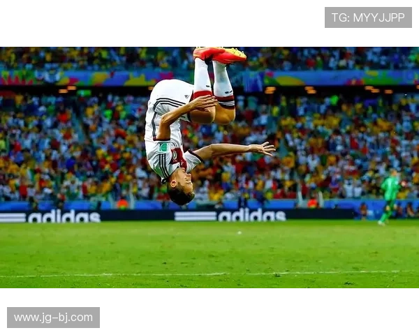 变身空翻足球明星的精彩瞬间合集与技巧解析视频分享